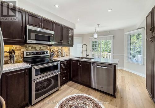 32 Noake Crescent, Ajax, ON - Indoor Photo Showing Kitchen With Double Sink With Upgraded Kitchen