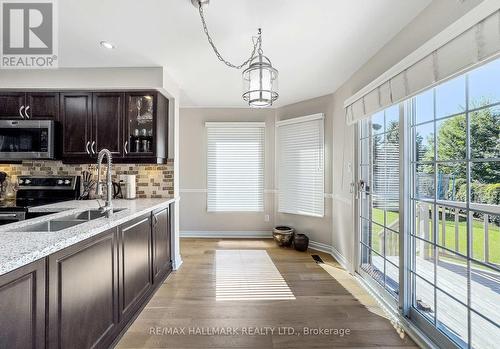 32 Noake Crescent, Ajax, ON - Indoor Photo Showing Kitchen With Upgraded Kitchen