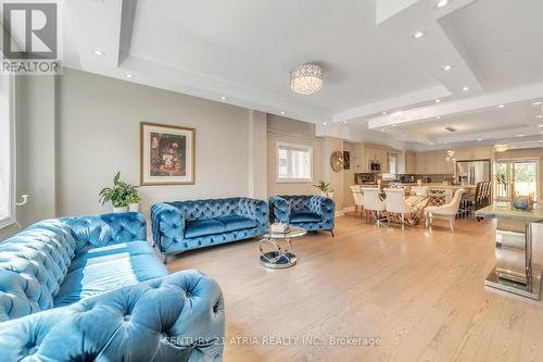 28 Innisdale Drive, Toronto, ON - Indoor Photo Showing Living Room