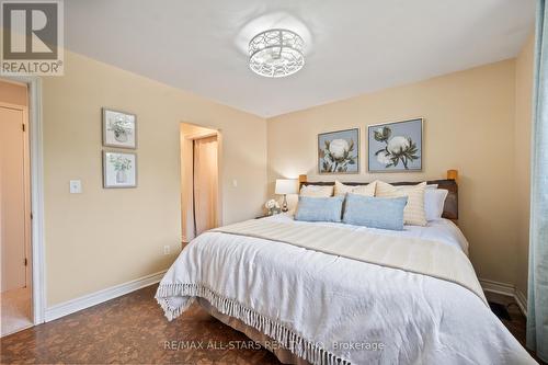 5 Burk Court, Clarington (Bowmanville), ON - Indoor Photo Showing Bedroom