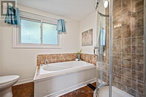 5 Burk Court, Clarington (Bowmanville), ON - Indoor Photo Showing Bathroom