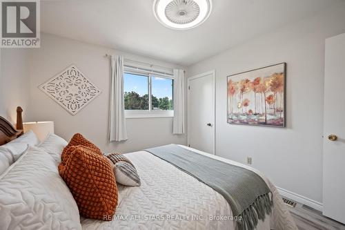 5 Burk Court, Clarington (Bowmanville), ON - Indoor Photo Showing Bedroom