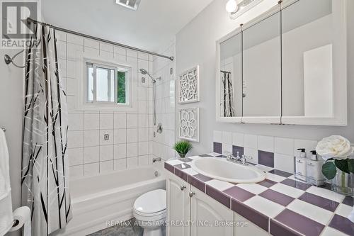 5 Burk Court, Clarington (Bowmanville), ON - Indoor Photo Showing Bathroom