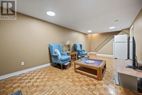 5 Burk Court, Clarington (Bowmanville), ON - Indoor