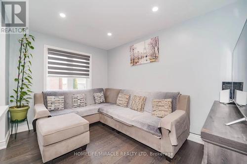 92 Kruger Road, Markham, ON - Indoor Photo Showing Living Room