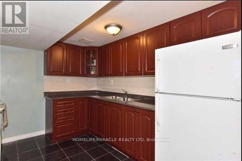 92 Kruger Road, Markham, ON - Indoor Photo Showing Kitchen With Double Sink