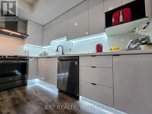 309 - 38 Cedarland Drive, Markham, ON - Indoor Photo Showing Kitchen