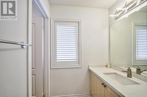 816 Millard Street, Whitchurch-Stouffville, ON - Indoor Photo Showing Bathroom