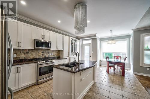 816 Millard Street, Whitchurch-Stouffville, ON - Indoor Photo Showing Kitchen With Stainless Steel Kitchen With Double Sink With Upgraded Kitchen