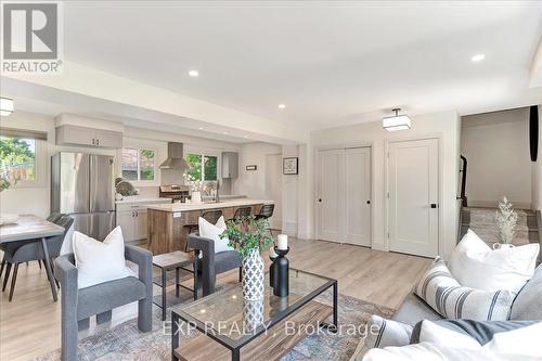 143 Collins Street, Collingwood, ON - Indoor Photo Showing Living Room