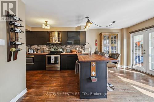 455 Barondale Drive, Mississauga (Hurontario), ON - Indoor Photo Showing Kitchen With Upgraded Kitchen