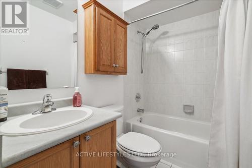 455 Barondale Drive, Mississauga (Hurontario), ON - Indoor Photo Showing Bathroom