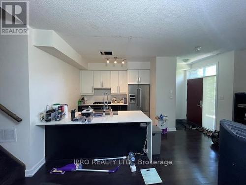 11 - 4030 Parkside Village Drive, Mississauga (City Centre), ON - Indoor Photo Showing Kitchen