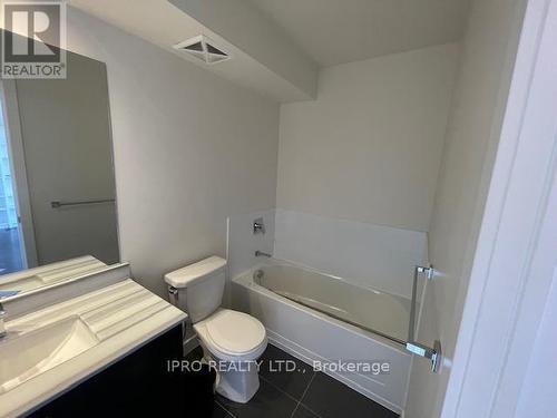 11 - 4030 Parkside Village Drive, Mississauga (City Centre), ON - Indoor Photo Showing Bathroom