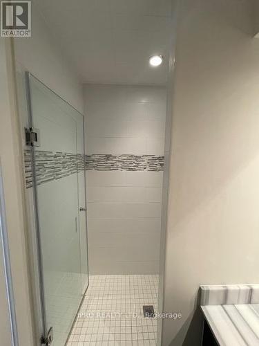 11 - 4030 Parkside Village Drive, Mississauga (City Centre), ON - Indoor Photo Showing Bathroom