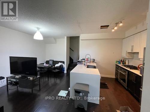 11 - 4030 Parkside Village Drive, Mississauga (City Centre), ON - Indoor Photo Showing Kitchen