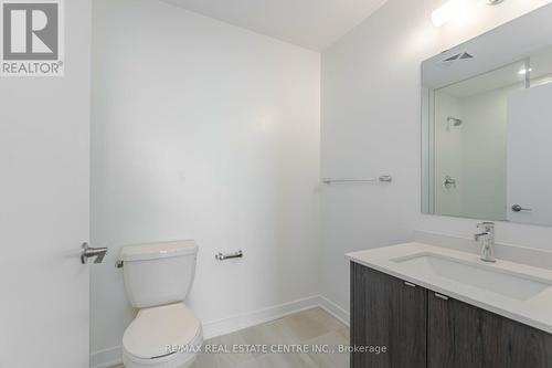 210 - 1440 Clarriage Court, Milton, ON - Indoor Photo Showing Bathroom