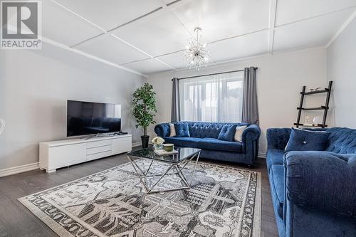 2087 Munden Road, Mississauga (Cooksville), ON - Indoor Photo Showing Living Room