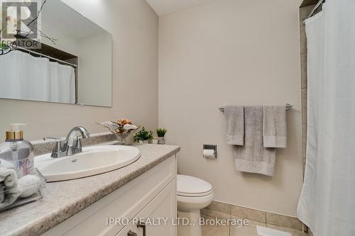 18 Costain Court, Hamilton (Fessenden), ON - Indoor Photo Showing Bathroom