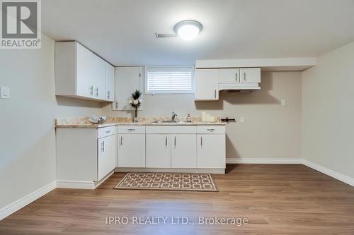 18 Costain Court, Hamilton, ON - Indoor Photo Showing Kitchen