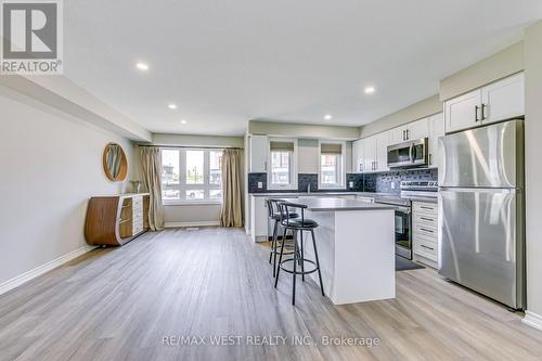 41 - 253 Chapel Hill Drive, Kitchener, ON - Indoor Photo Showing Kitchen With Stainless Steel Kitchen