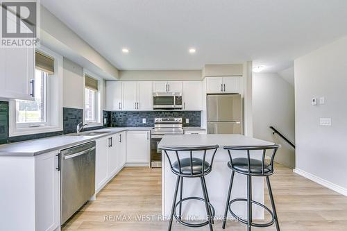 41 - 253 Chapel Hill Drive, Kitchener, ON - Indoor Photo Showing Kitchen With Stainless Steel Kitchen