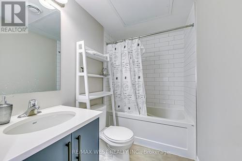 41 - 253 Chapel Hill Drive, Kitchener, ON - Indoor Photo Showing Bathroom