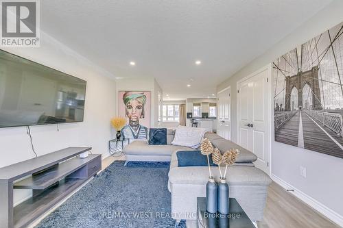 41 - 253 Chapel Hill Drive, Kitchener, ON - Indoor Photo Showing Living Room