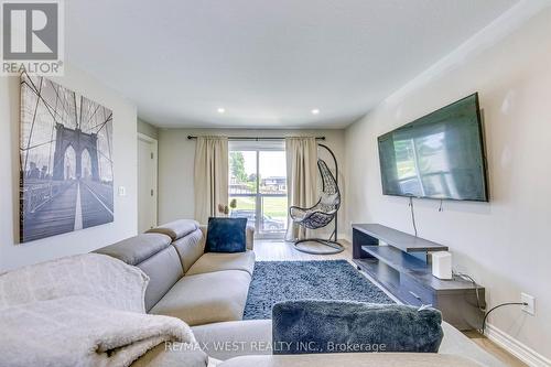 41 - 253 Chapel Hill Drive, Kitchener, ON - Indoor Photo Showing Living Room