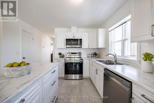 525 Hayward Street, Cobourg, ON - Indoor Photo Showing Kitchen With Stainless Steel Kitchen With Double Sink With Upgraded Kitchen