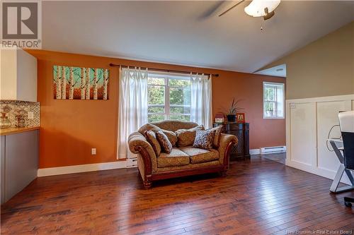 382 Cumberland Road, Lakeside, NB - Indoor Photo Showing Living Room