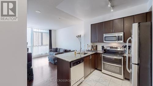 608 - 225 Webb Drive, Mississauga (City Centre), ON - Indoor Photo Showing Kitchen