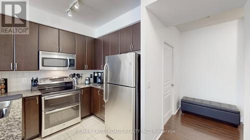 608 - 225 Webb Drive, Mississauga (City Centre), ON - Indoor Photo Showing Kitchen