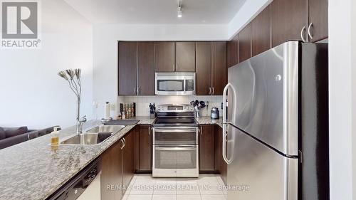 608 - 225 Webb Drive, Mississauga (City Centre), ON - Indoor Photo Showing Kitchen With Double Sink With Upgraded Kitchen