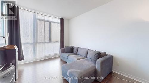 608 - 225 Webb Drive, Mississauga (City Centre), ON - Indoor Photo Showing Living Room