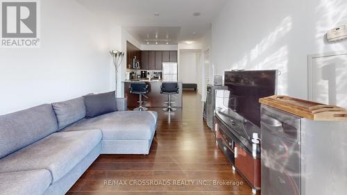 608 - 225 Webb Drive, Mississauga, ON - Indoor Photo Showing Living Room