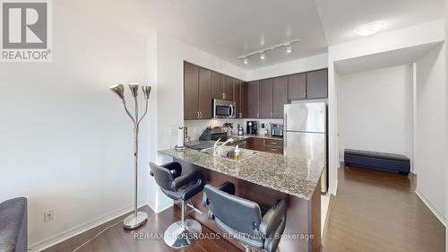 608 - 225 Webb Drive, Mississauga (City Centre), ON - Indoor Photo Showing Kitchen