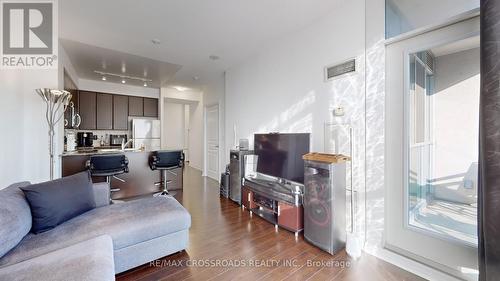 608 - 225 Webb Drive, Mississauga (City Centre), ON - Indoor Photo Showing Living Room