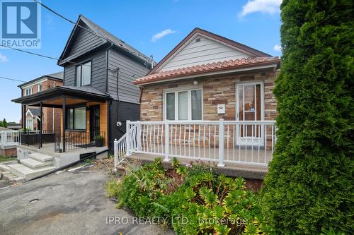 6 Kirknewton Road N, Toronto (Caledonia-Fairbank), ON - Outdoor