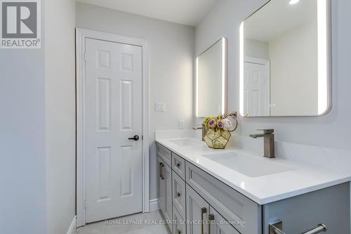 10 - 2303 Hill Ridge Court, Oakville (West Oak Trails), ON - Indoor Photo Showing Bathroom