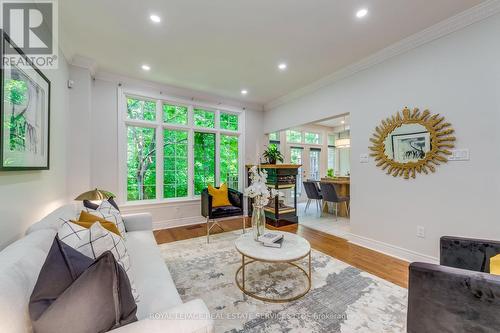 10 - 2303 Hill Ridge Court, Oakville, ON - Indoor Photo Showing Living Room