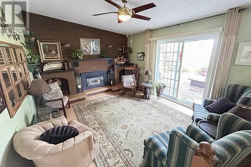 29 Caddy Ave, Sault Ste. Marie, ON - Indoor Photo Showing Living Room With Fireplace