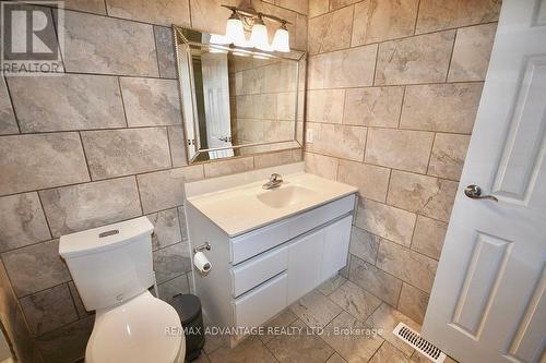 1800 Attawandaron Road, London, ON - Indoor Photo Showing Bathroom