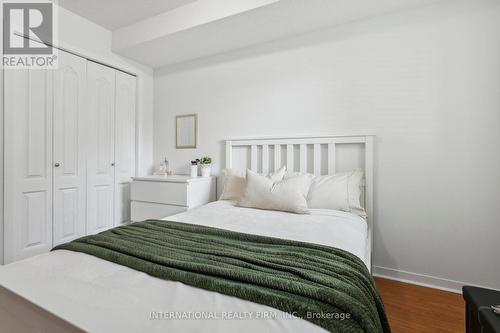 2113 - 6 Dayspring Circle, Brampton (Goreway Drive Corridor), ON - Indoor Photo Showing Bedroom