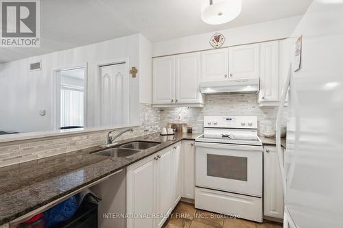 2113 - 6 Dayspring Circle, Brampton (Goreway Drive Corridor), ON - Indoor Photo Showing Kitchen With Double Sink