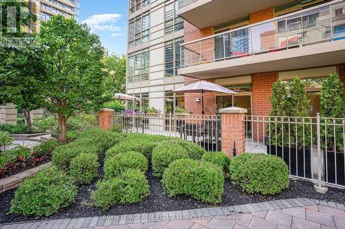 102 - 900 Mount Pleasant Road, Toronto (Mount Pleasant West), ON - Outdoor