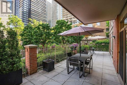 102 - 900 Mount Pleasant Road, Toronto, ON - Outdoor