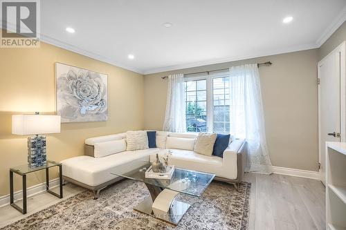 2138 Russett Road, Mississauga, ON - Indoor Photo Showing Living Room