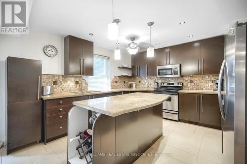 2138 Russett Road, Mississauga, ON - Indoor Photo Showing Kitchen With Upgraded Kitchen