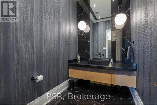 571 Broadway Avenue, Toronto (Leaside), ON - Indoor Photo Showing Bathroom